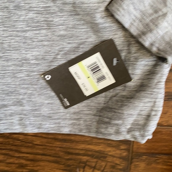 NWT!!  Under Armour hoodie shirt - Picture 5 of 8